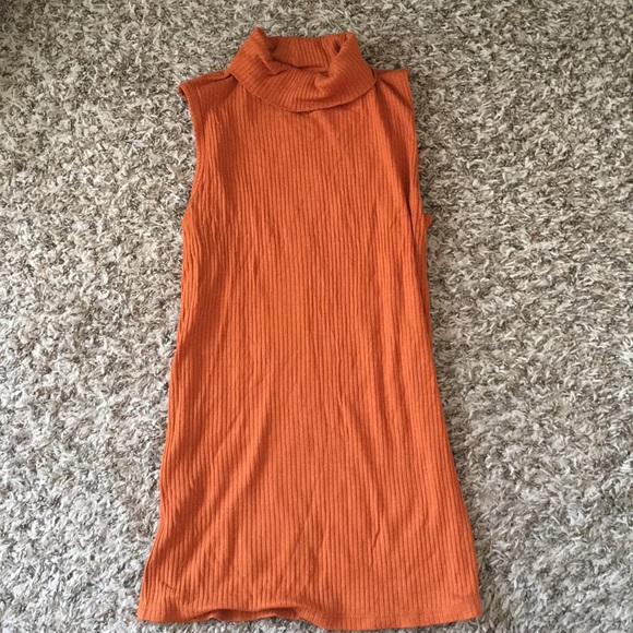 Burnt orange mock neck rubbed tank - Picture 2 of 3